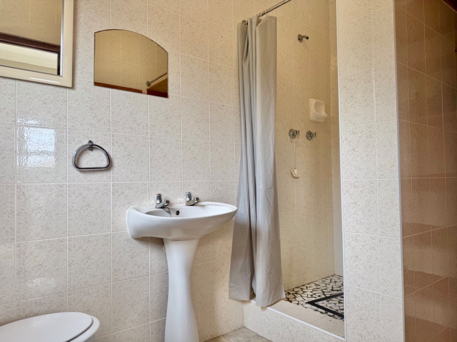 5 Bedroom Property for Sale in Seaview Eastern Cape